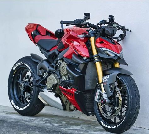 Desmodromers - @ducati_streetfighter_v4 Hungry Fighter... Ducati Streetfighter V4s Wallpaper, Ducati Streetfighter S, Ducati Streetfighter V4s, Ducati 1100, Ducati Bike, Ducati Streetfighter V4, Ducati V4, Streetfighter Motorcycle, Ktm 390 Duke