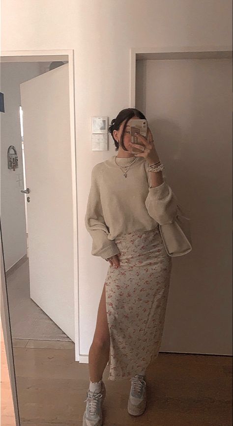 Maxi Cream Skirt Outfit, Long White Bodycon Skirt, Long Skirt Dressy Outfits, Long Skirt With Cardigan Outfit, Skirt With Heels Outfit, Long Skirt And Hoodie, Long Skirt Outfits Formal, Long Skirt And Hoodie Outfit, Long Tan Skirt Outfit