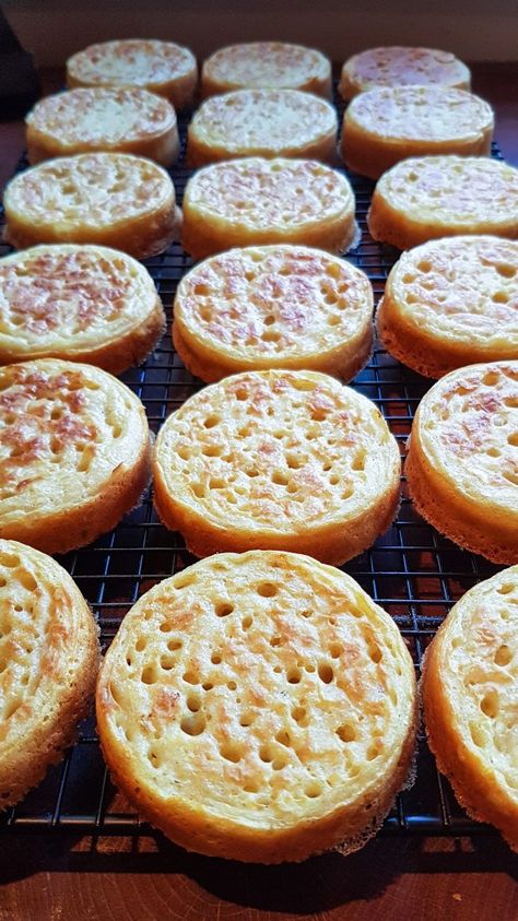 Home-made Crumpets - Mrs Portly's KitchenMrs Portly's Kitchen English Crumpets, Homemade Crumpets, English Bread, Crumpet Recipe, British Cooking, Meatless Main Dishes, Appetizers Easy Finger Food, Wifey Material, Crumpets