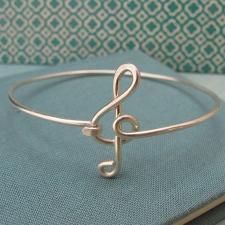 wire wrapped jewelry Ideas, Craft Ideas on wire wrapped jewelry Anting Manik, Wire Jewelry Rings, Wire Jewelery, Wire Wrapped Bangles, Bijoux Fil Aluminium, Wire Jewelry Designs, Music Jewelry, Diy Wire Jewelry, Treble Clef