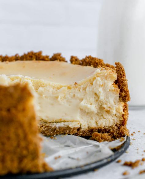 Dairy Free Cheesecake - fitandfull.ca Lactose Free Cheesecake, Dairy Free Cheesecake Recipe, Lactose Free Desserts, Lactose Free Cheese, Delicious Cheesecake Recipes, Dairy Free Cheesecake, Frozen Cheesecake, Vegan Cheesecake Recipe, Dairy Free Cream Cheese