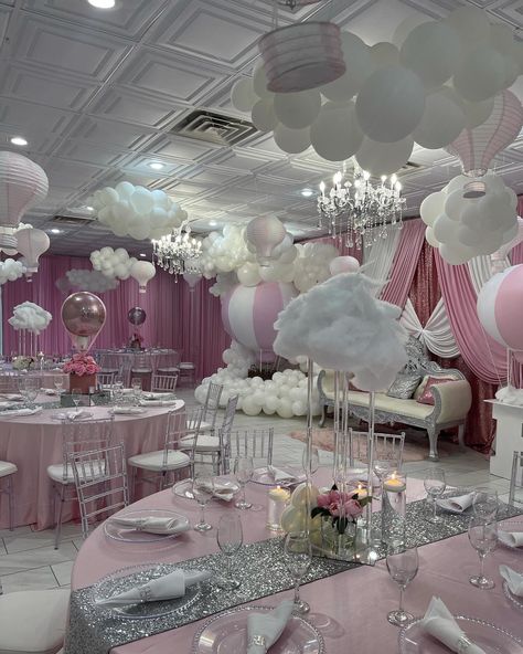 Dream Birthday Party Theme, Extravagant Baby Shower Ideas, Big Baby Shower Ideas, Boujee Baby Shower Ideas, Dream Baby Shower Theme, Fancy Baby Shower Ideas, Heaven Themed Party, Luxury Baby Shower Ideas, Dreamy Baby Shower Theme