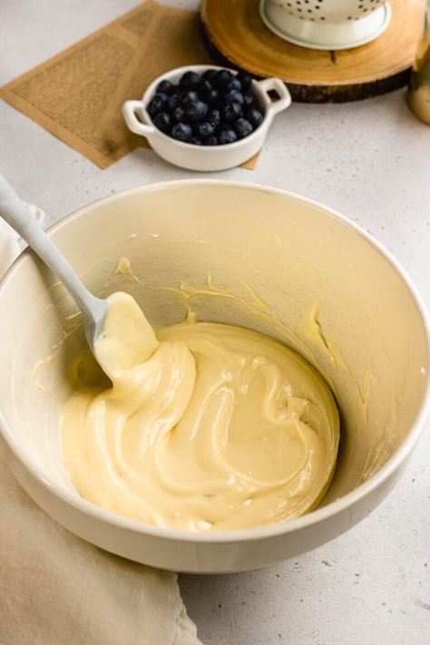 Cream Cheese Filling For Pastry, Filling Cupcakes, Cream Cheese Filling Recipe, Strawberry Puff Pastry, Recipes Using Cream Cheese, Cream Cheese Puffs, Cream Puff Filling, Crescent Roll Dessert, Cream Cheese Puff Pastry