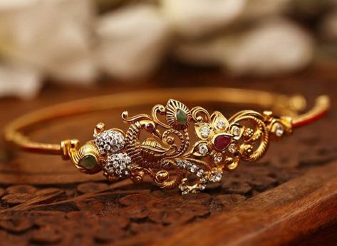 Fashion Jewelry Necklaces Gold, Silver Articles, Gold Bracelet Simple, Antique Necklaces Design, Gold Bangles For Women, Diamond Bangles, New Gold Jewellery Designs, Gold Earrings Models, Gold Bangle Set