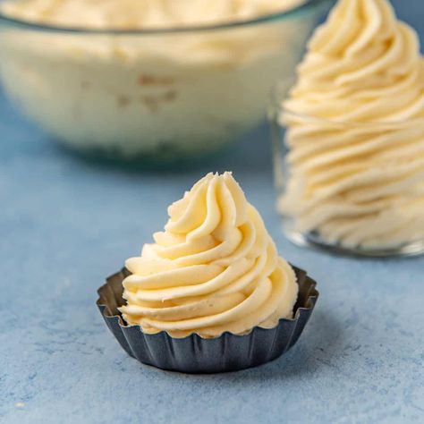 How To Make Perfect Cream Cheese Frosting Meringue, French Buttercream Frosting Recipe, French Buttercream Frosting, French Buttercream, French Vanilla Cake, Frosting Recipes Easy, French Butter, Cake Frosting Recipe, Delicious Sweets