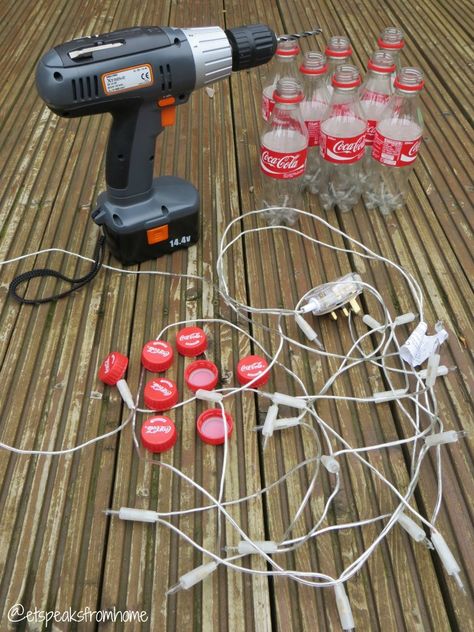 DIY Coca-Cola Fairy Light Bottles - ET Speaks From Home Coca Cola Party Theme, Coke Bottle Crafts, Coke Can Crafts, Coca Cola Party, Coca Cola Bear, Coca Cola Kitchen, Bottles Diy, Coca Cola Decor, Coca Cola Christmas