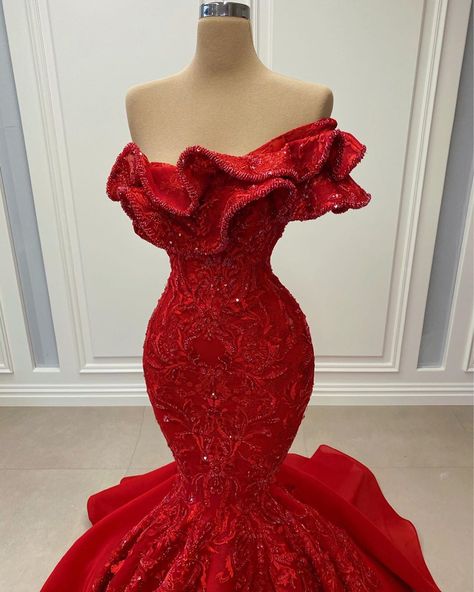 Instagram photo by Lumnije Krasniqi LK • Jun 20, 2020 at 5:53 PM Evening Dresses Lace, Beaded Prom Dresses, Reception Gowns, Photo Pinterest, Prom 2024, Gorgeous Prom Dresses, Prom Girl Dresses, Senior Prom Dresses, Gown Styles