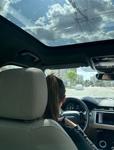 Range Rover Velar aesthetic Range Rover Mom Lifestyle, White Range Rover Mom Aesthetic, White Range Rover Velar, Range Rover Girl Aesthetic, Range Rover Mum Aesthetic, Range Rover Velar Aesthetic, Range Rover Mum, Range Rover Girl, Range Rover Mom Aesthetic