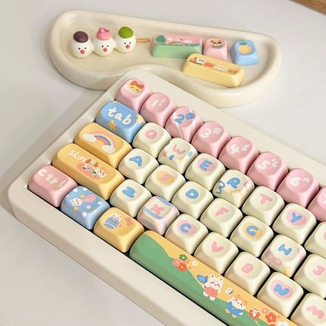 Flee Market Ideas, Keyboard Customization, Animals Kindergarten, Fancy Keyboard, Cute Keycaps, Keyboard Caps, Kawaii Room Ideas, Cool Hair Designs, Soft Kidcore Aesthetic