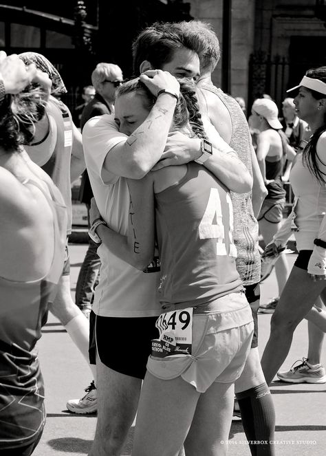 Running Together Aesthetic, Running Half Marathon Aesthetic, Running Inspo Aesthetic, Couple Running Aesthetic, Marathon Vision Board, Couples Running Aesthetic, Marathon Running Aesthetic, Running Couple Aesthetic, Finish Line Aesthetic