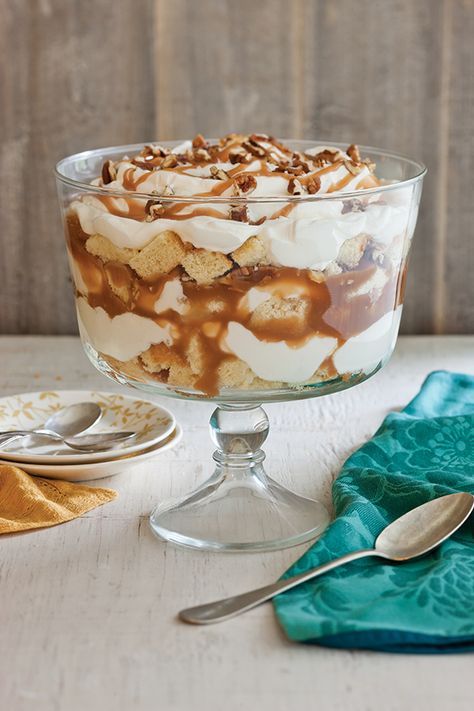 Caramel Cake Trifle - Taste of the South                                                                                                                                                                                 Plus Caramel Trifle, Trifle Bowl Recipes, Cake Trifle, Trifle Cake, Trifle Dessert Recipes, Trifle Pudding, Trifle Dish, Christmas Easy, Trifle Bowl