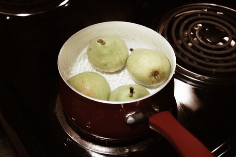 How To Peel Pears, Canned Pears, Sliced Pears, Pear Recipes, Fruit Peel, Culinary School, Vegan Paleo, 4 Ingredients, Paleo Gluten Free