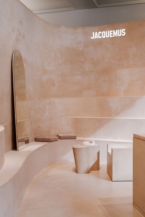 Jacquemus Store Selfridges London / AMO | ArchDaily Jacquemus Store, Deco Spa, Selfridges London, Concrete Effect Paint, Retail Store Interior Design, Salon Interior Design, Retail Store Design, Retail Interior, Retail Design Blog