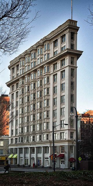 Flatiron Building on Peachtree Street, Atlanta GA by rroberts41, via Flickr Atlanta Architecture, Atlanta Georgia Downtown, Daniel Burnham, New York Building, New York Buildings, Downtown Atlanta, Chicago School, Unusual Buildings, Flatiron Building