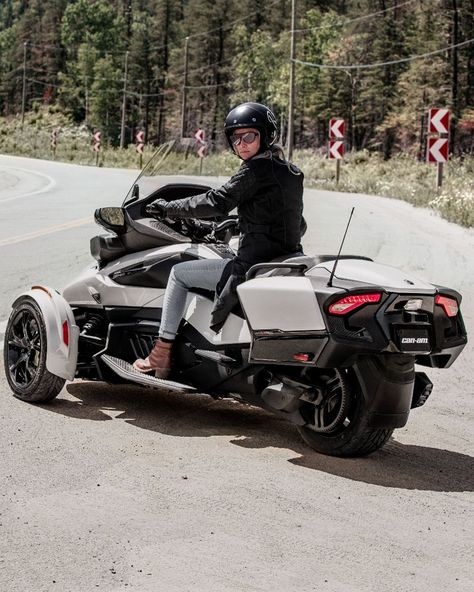 Canam Spyder, Three Wheel Motorcycles, Car Bar, Custom Trikes, Touring Motorcycles, Can Am Spyder, Reverse Trike, Motorcycles And Scooter, Trike Motorcycle