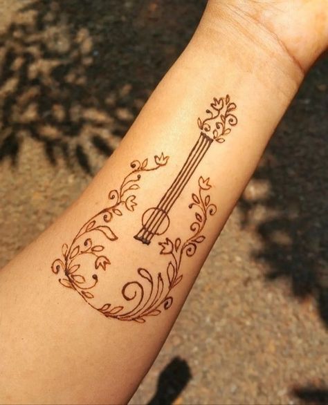 Black Mehndi Tattoo Designs, Guitar Mehndi Design, Henna Crown Design, Pirate Henna, Round Mehndi Design, Cute Henna Tattoos, Front Mehndi Design, Palm Mehndi Design, Henna Designs For Men