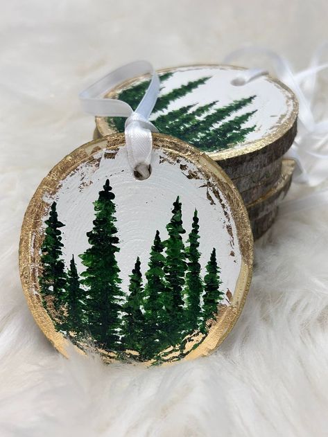 thats very pretty Birch Tree Ornaments Diy, Cute Christmas Ordiment Ideas, Christmas Tree Ornaments Wood, Christmas Wood Art Painted, Painted Wood Trees, Hand Painted Wooden Christmas Tree Ornaments, Christmas Painting Ornaments Ideas, Wood Piece Ornaments Diy, Diy Christmas Ornaments Painting