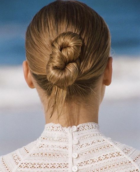 Modern Mermaid, Hair In A Bun, Chignon Hair, Editorial Hair, Hair Arrange, Sleek Hairstyles, Trending Hairstyles, Cool Haircuts, Short Hair Cuts For Women