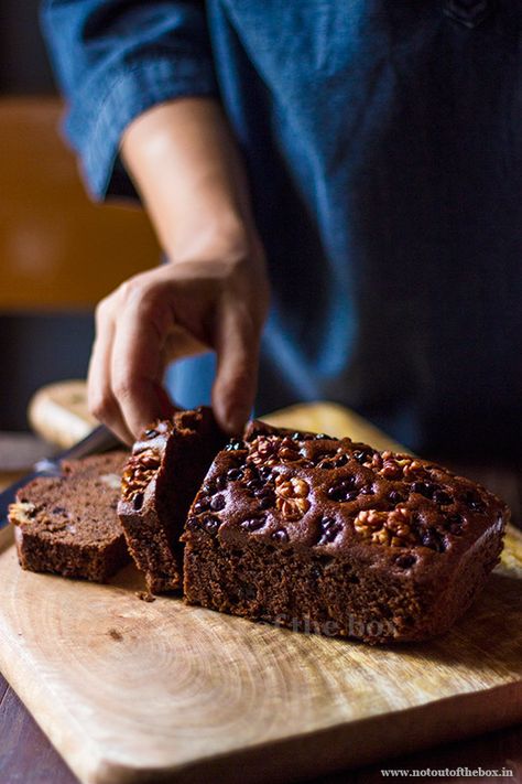 This one bowl Chocolate Walnut Cake can be made using simple ingredients within no time. Deliciousness in every bite, this is a keeper. Chocolate Walnut Cake Recipe, Chocolate Walnut Cake, Banana Walnut Cake, Walnut Brownies, Banana Walnut, Walnut Cake, Ceramic Cookware, Cake Photography, Man Food