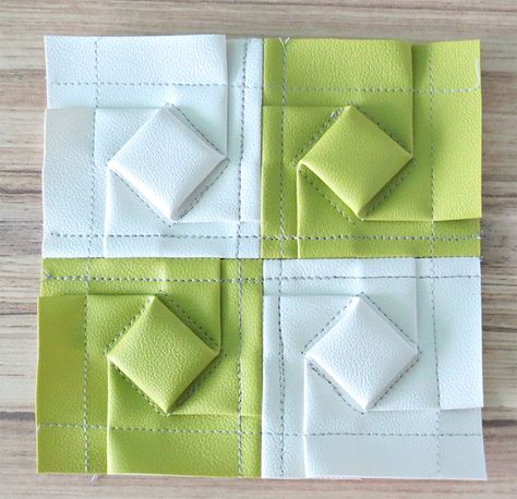 How to quilt textured blocks - Geta's Quilting Studio Folded Quilt Blocks, 3d Quilt Blocks, Hollow Cubes Quilt Pattern, Cube Quilt Pattern Tumbling Blocks, Origami Quilt Blocks, Woven Patchwork Quilt Template, 3d Tumbling Block Quilts, Origami Fabric, Epp Quilt Patterns Tumbling Blocks