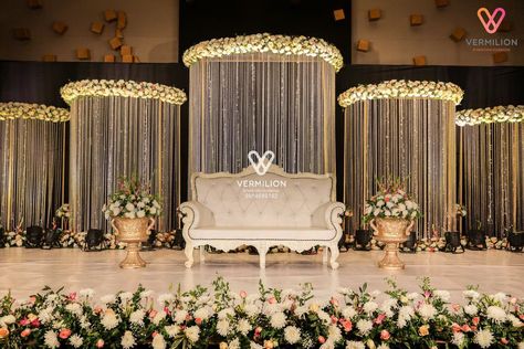 Varmala Decoration, Wedding Stage Design Indian, Shaadi Decor, Indian Wedding Decorations Receptions, Engagement Stage, Engagement Stage Decoration, Nikah Decor, Reception Stage Decor, Simple Stage Decorations