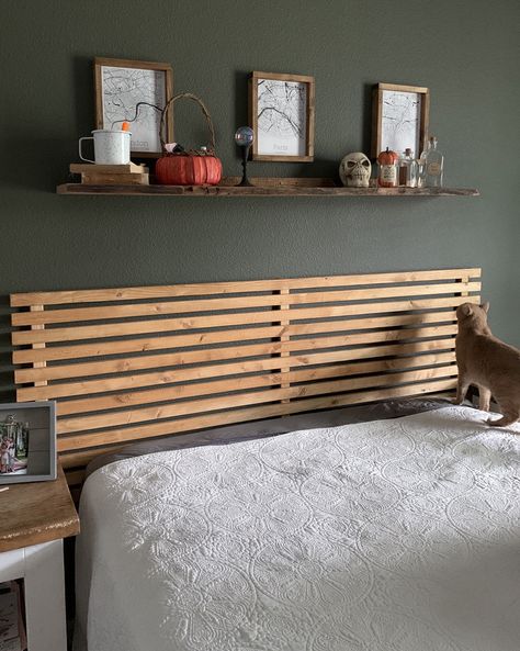 Check out my latest DIY project! I made a beautiful wooden slat headboard for only $40. It was super easy to make and adds a cozy, rustic touch to my bedroom. I love how it turned out and can't wait to share it with you all! Diy Easy Headboard, How To Make A Headboard, Queen Headboard Diy, Wooden Headboard Diy, Diy Wooden Headboard, Diy Headboard Ideas Easy, Wood Slat Headboard, Pallet Wood Headboard, Slat Headboard