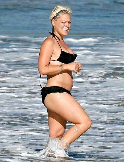 Pink Pink Pregnant, Alecia Beth Moore, Pink Singer, Bump Photos, Pregnant Celebrities, Christina Milian, Pink Photo, Huntington Whiteley, Celebrity Moms