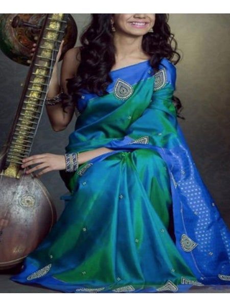 Peacock Green Saree, Latest Silk Sarees, Blue Silk Saree, Silk Saree Kanchipuram, Saree Style, Wedding Saree Collection, Silk Saree Blouse Designs, Saree Designs Party Wear, Wedding Silk Saree