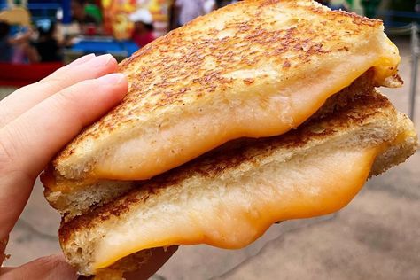 Ham Chowder, Grilled Cheese Recipe, Toy Story Land, Hot Cheese, Cheeseburger Soup, Grilled Cheese Recipes, Cream Cheese Spreads, Cheese Sandwich, Grilled Cheese Sandwich