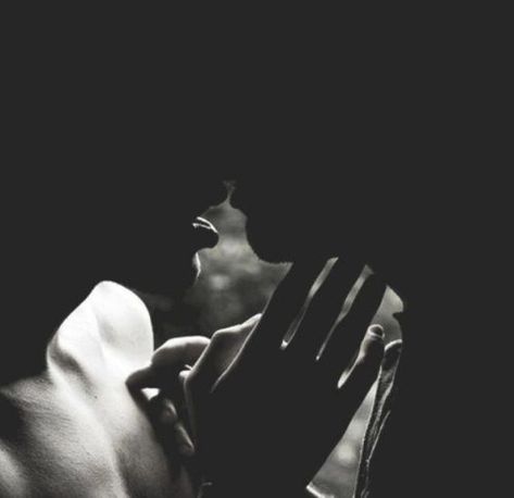 Foto Art, Hopeless Romantic, White Photography, In The Dark, Hands On, Human Silhouette, Fanfiction, Love Story, A Man