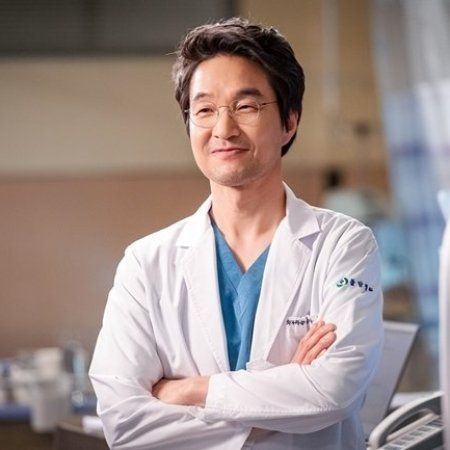 Dr. Romantic Season 3 (2023) - Photos - MyDramaList Small Hospital, Han Suk Kyu, Medical Series, Dr Romantic, Romantic Doctor Teacher Kim, Dr. Romantic, Romantic Series, Medical School Life, Medical Student Motivation