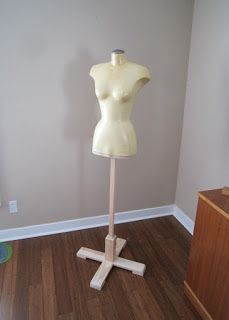 WP Wood Working: Mannequin Stand Diy Mannequin Stand, Dress Form Stand, Mannequin Diy, Mannequin Stand, Cardboard Creations, Coat Tree, Mannequin Dress, Clothing Displays, Stash Buster