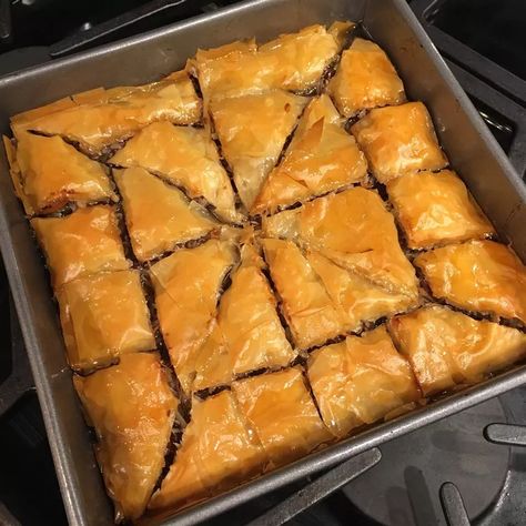 Snow Day Food, Easy Baklava Recipe, Easy Baklava, Honey Baklava, Baklava Recipe Easy, Christmas Sweets And Treats, Sweet Munchies, National Taco Day, Greek Baklava