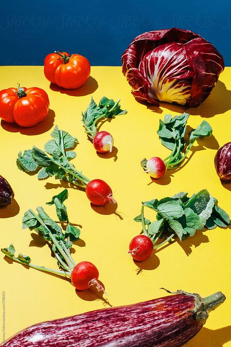 Grocery Photography, Vegetable Photos, Counter Culture Coffee, Food Shoot, Vegetables Photography, Food Ad, Juice Branding, Veggie Dinner, Graphic Design Photo