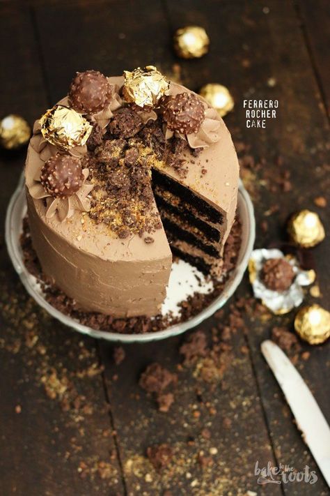 Ferrero Rocher Torte | Bake to the roots Ferrero Rocher Torte, Rocher Cake, Ferrero Rocher Cake, Chocolate Breakfast, Hazelnut Praline, Dessert Party, Chocolate Bomb, Layer Cakes, Ferrero Rocher