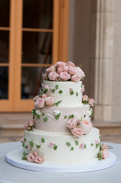 Light Pink Wedding Cake Simple, Blush Pink And Sage Green Quince, Green White Gold Pink Wedding, Soft Pink Wedding Cake, Wedding Cakes Pink And Green, Pink Green Wedding Cake, Wedding Cake Light Pink, Sage Green And Pink Wedding Cake, Wedding Cake Pink And Green