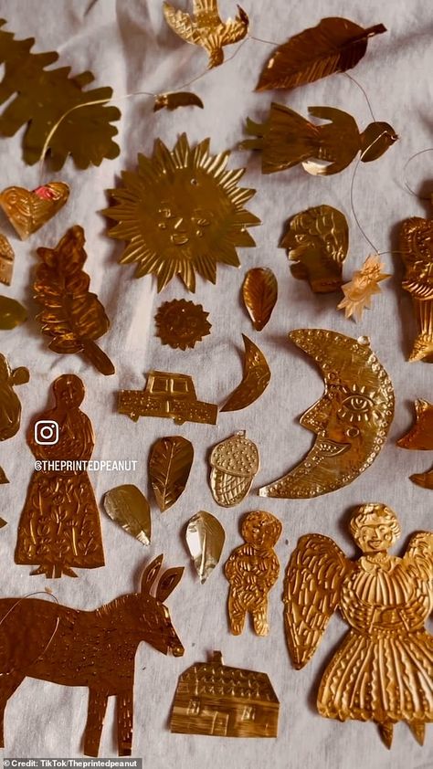 Tin Foil Crafts, Gold Foil Diy, Brass Christmas Ornaments, Recycled Christmas Decorations, Metal Embossing Art, Diy Foil, Tin Ornaments, Kitchen Item, Metallic Christmas