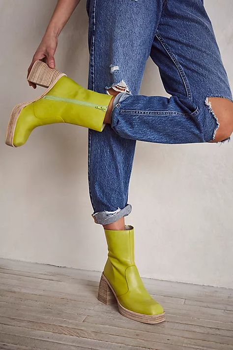 Boho Boots, Platform Ankle Boots, Comfy Fashion, Crazy Shoes, Estilo Boho, Boots Outfit, Slim Design, Boho Clothing, Dress With Boots