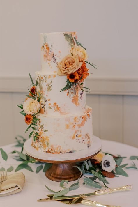 Beautiful painterly tiered wedding cake with metallic gold details and fall flowers for an autumn winery wedding Peach Wedding Colors, Fall Wedding Cake, Virginia Fall, Mint Bridesmaid Dresses, Fredericksburg Virginia, Cake Photos, Cricut Wedding, Floral Wedding Cake, Groom And Groomsmen Attire