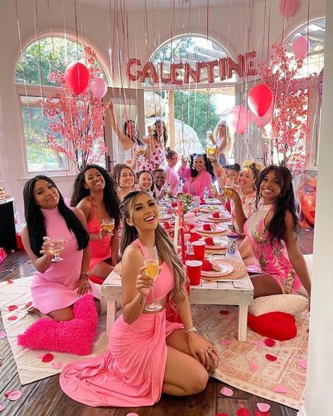 17 Insta-Worthy Galentine's Party Ideas Your Friends Will Love Valentines Party Food, Galentines Day Ideas, Valentines Brunch, Day Party Ideas, Valentines Party Decor, Galentines Party, Valentine Dinner, Spring Tea, Valentine Theme