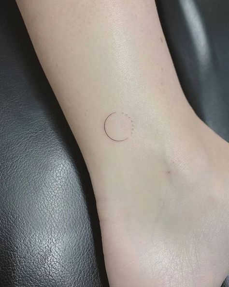 Small and minimalist sun and moon ankle tattoo Circle Tattoo Minimalist, Minimalist Circle Tattoo, Single Needle Moon Tattoo, Circle Line Tattoo, Simple Circle Tattoo, One Needle Tattoos, Moon Tattoo Designs Minimalist, Minimalist Foot Tattoo, 3 Lines Tattoo