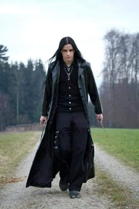 Male Witch Goth Male, Chica Heavy Metal, Goth Guy, Estilo Emo, Gothic Mode, Goth Guys, Gothic Men, Vampire Goth, Goth Boy