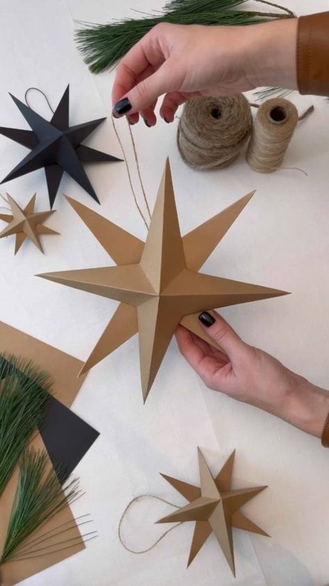 Hadiah Diy, Kraf Kertas, Kraf Diy, Navidad Diy, Xmas Diy, Home Diy Decor, Paper Stars, Home Diy Projects, Origami Crafts