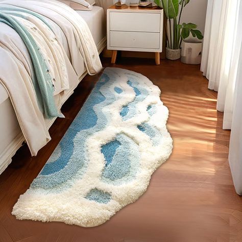 The cute  bath rugs feature thousands of individual microfiber High-pile can absorb a lot of water at a high speed to help save your floors from dripping water while you're stepping out of the Shower, Bath, or getting ready by the sink.The backing of… Beachy Rugs Bedroom, Under The Sea Home Decor, Yellow Beach Bedroom, Surfer House Decor, Sea Inspired Room Decor, Cute Beachy Room Decor, Coastal Room Design, Simple Beach Room Decor, Kids Beach Theme Bedroom