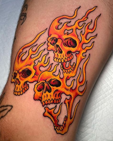 30 Best Skull Tattoo Ideas You Should Check Tattoo Art Ideas, Skull Tattoo Ideas, Real Tattoos, Tattoo Apprenticeship, Funky Tattoos, Flame Tattoos, Tattoo Magazine, Biomechanical Tattoo, Fire Tattoo