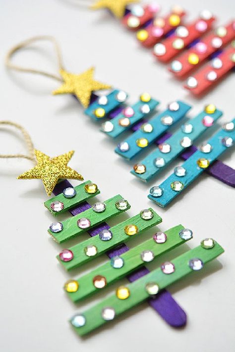 Popsicle Stick Christmas Crafts, Jul Diy, Stick Christmas Tree, Dollar Store Christmas Crafts, Fun Christmas Activities, Christmas Crafts For Kids To Make, Dollar Store Christmas, Hama Perler, Christmas Activities For Kids