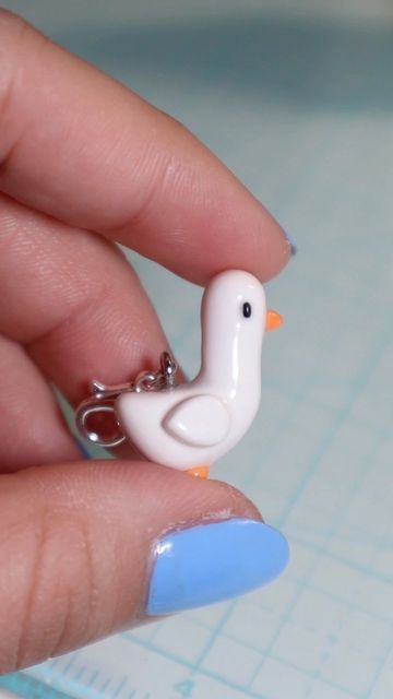 Fimo, Goose Polymer Clay, Ceramic Ducks Sculpture, Polymer Clay Kawaii Animals, Duck Clay Art, Duck Polymer Clay, Clay Crafts Animals, Cute Small Clay Ideas, Clay Goose