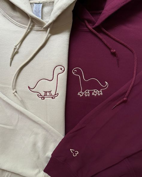 If they sent this to you, they wanna get matching hoodies🤭💕 Trio sets coming soon, as requested by many of you!!✨ Which one would you get?💖 This gift is something they will wear forever & when they wear it they’ll be reminded of how much love & appreciation you have for them🫶🏼 SHOP NOW~Link in bio<3 ~~ #anniversary #anniversarygift #gift #embroiderymachine #embroidery #custominitials #asmr #embroideryasmr #SmallBusiness #bfgiftideas #gfgiftideas #boyfriendgiftideas #girlfriendgiftideas... Couples Hoodies Matching, Couple Hoodies Ideas Design, 3 Anniversary, Matching Things, Bff Hoodies, Bestie Aesthetic, Best Friend Hoodies, Sweatshirts Aesthetic, Matching Stuff