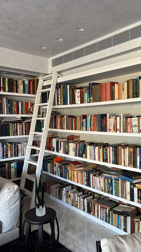 Room Full Of Books Aesthetic, Booklovers Aesthetic, Room Full Of Books, Books Vibe, Booklover Aesthetic, Bookshelf Designs, Design Bookshelf, Bookshelves Decor, Library Rooms