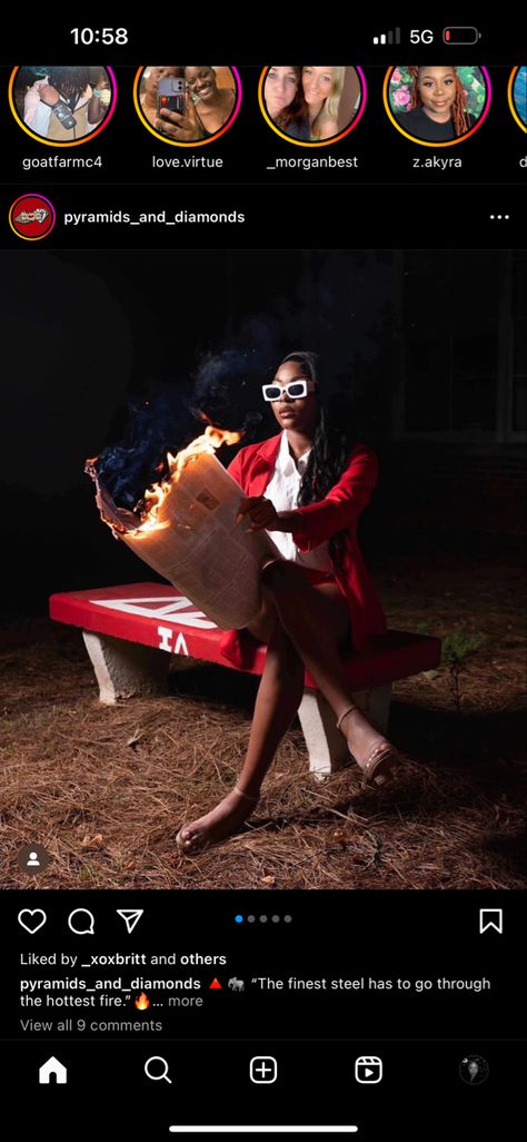 Delta Sigma Theta Photoshoot Graduation, Dst Graduation Pictures, Delta Photoshoot Ideas, Delta Graduation Pictures, Dst Photoshoot, Delta Sigma Theta Photoshoot, Sorority Photoshoot, College Graduation Photoshoot, Grad Shoot